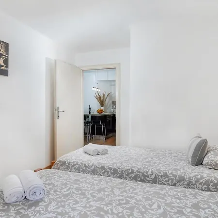 斯帕拉廷公寓 *